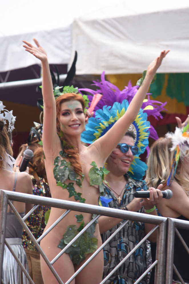 Luiza Possi escolhe fantasia de Eva para bloco de Carnaval