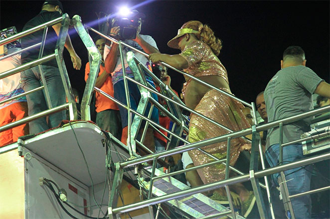 Márcio Victor se veste de Ivete Sangalo no Carnaval