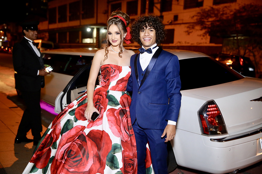 Gabriel Santana e namorada