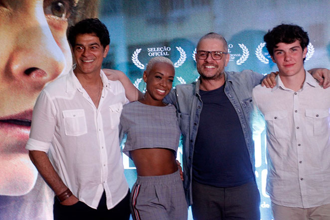 Elenco do filme Berenice participa de evento no Rio