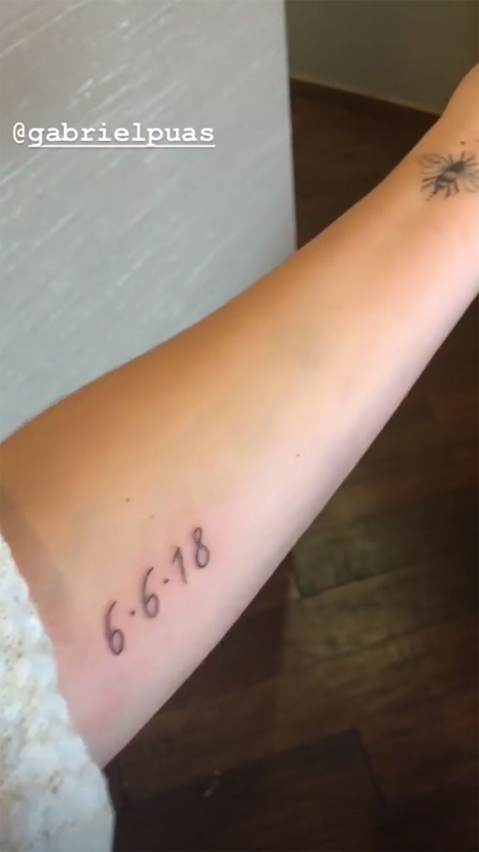 Nova tatuagem de Lauren Jauregui, em homenagem ao Brasil
