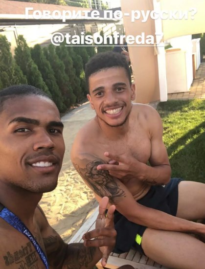 Taison e Douglas Costa já atuaram juntos no futebol turco
