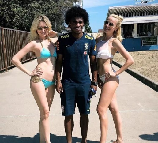 William registra momento com fãs durante descanso