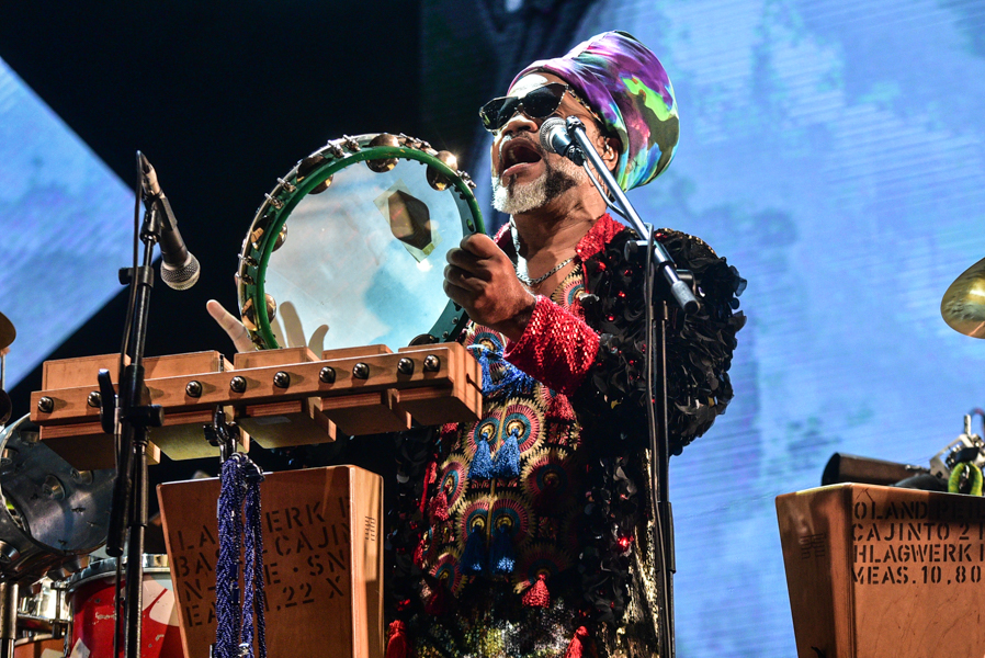 Carlinhos Brown foi responsável pela percussão da apresentação inesquecível