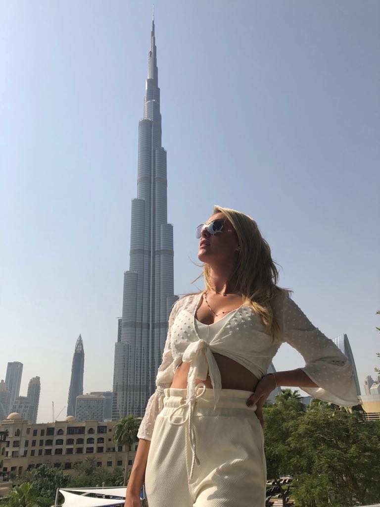 Ana Hickmann toda bela em Dubai