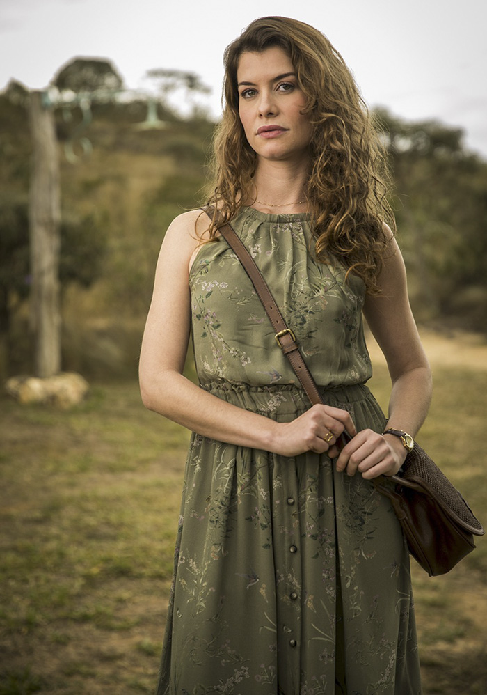 Isabel (Alinne Moraes)