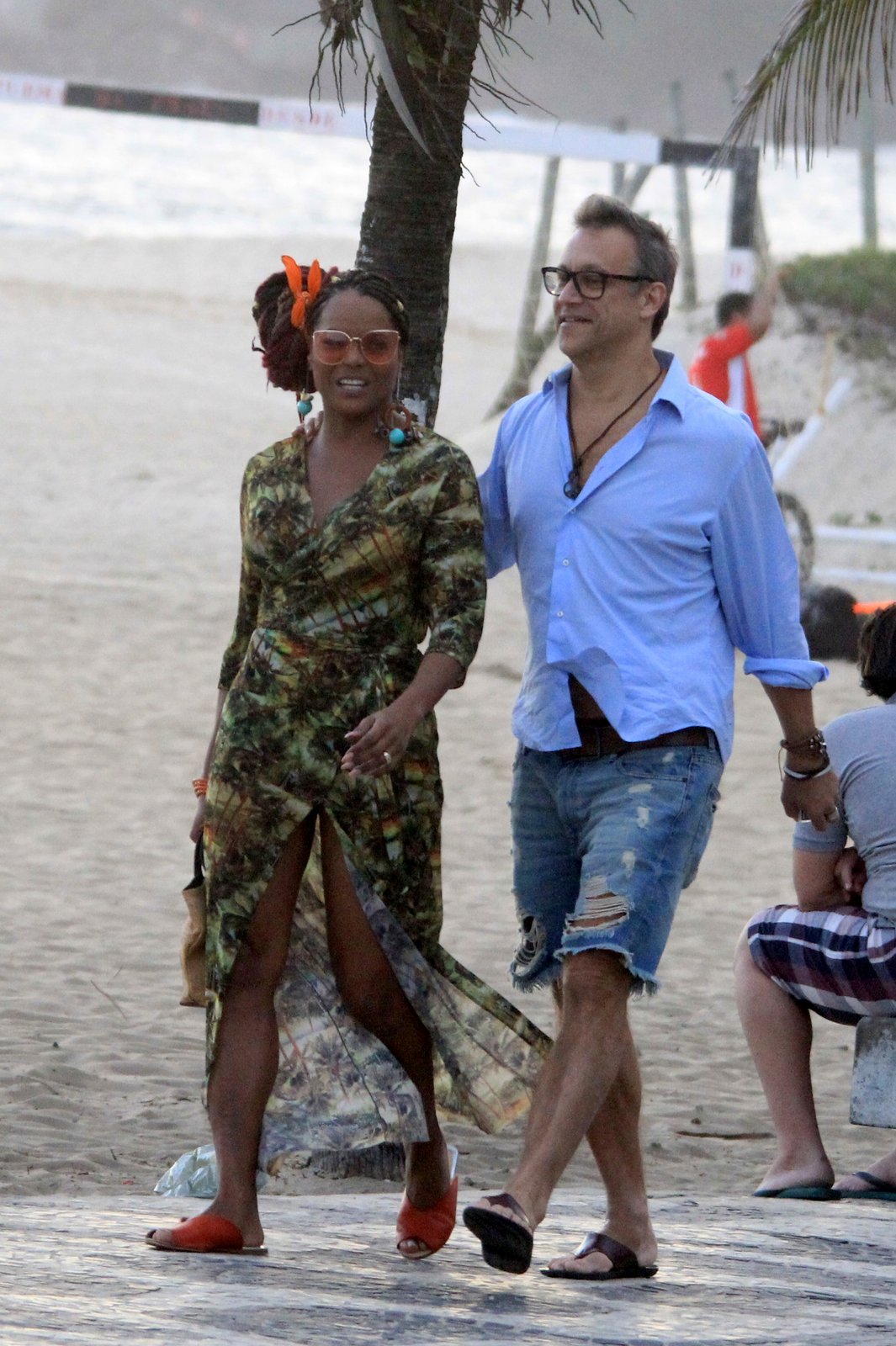 Adriana Bombom é puro amor com marido em passeio - OFuxico
