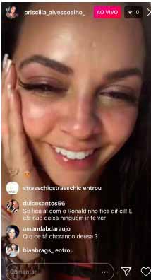 Esposa de Ronaldinho Gaúcho se emociona durante live no Instagram