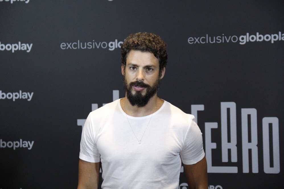 Cauã Reymond divulga série Ilha de Ferro OFuxico Cauã Reymond divulga série Ilha de Ferro OFuxico