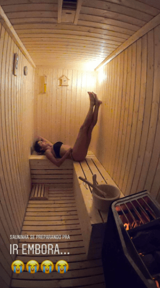 Deborah Secco na sauna 