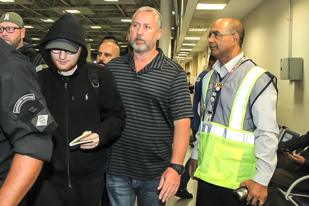 Ed Sheeran desembarca no Brasil para série de shows