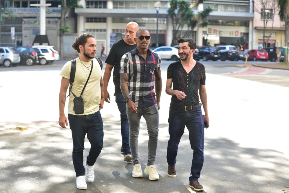 Nego do Borel visita casa de acolhimento a travestis e trans