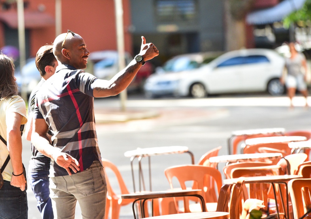 Nego do Borel visita casa de acolhimento a travestis e trans