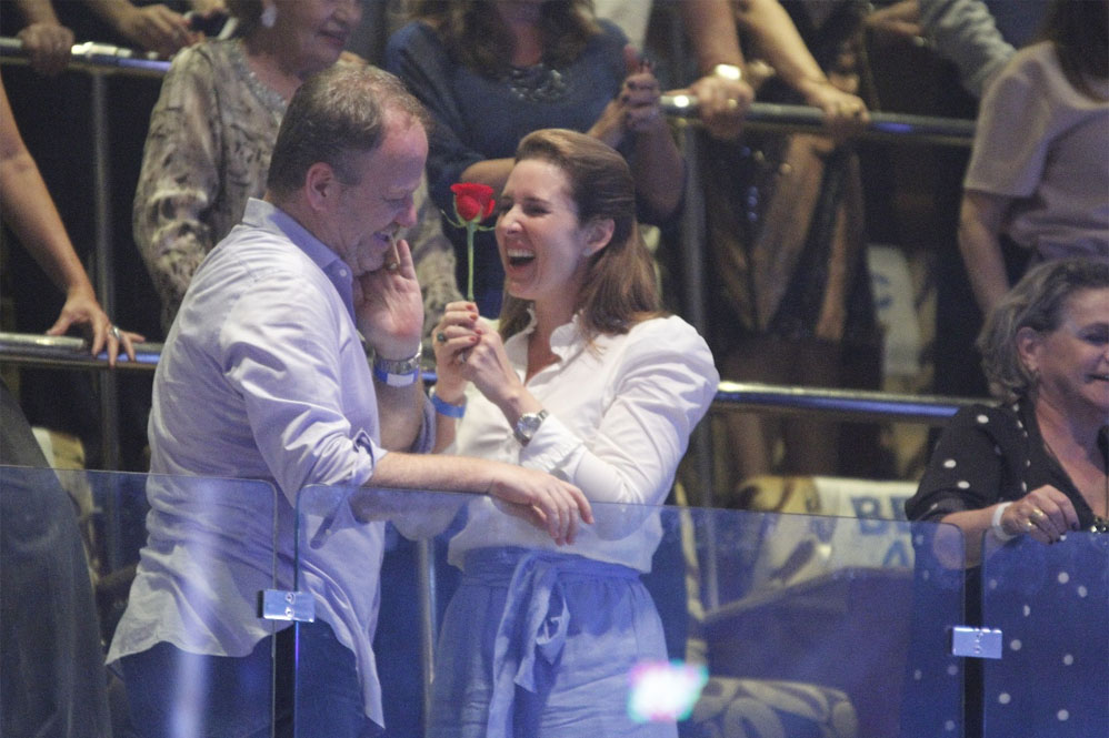 Emoções em Alto Mar: Roberto Carlos exalta o amor em show emocionante