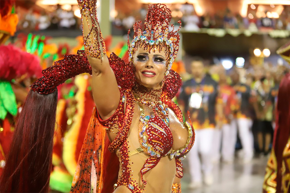 Viviane Araújo desfila no Salgueiro e encanta! Veja as fotos!