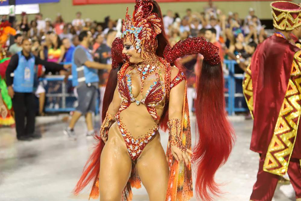 Viviane Araújo desfila no Salgueiro e encanta! Veja as fotos!