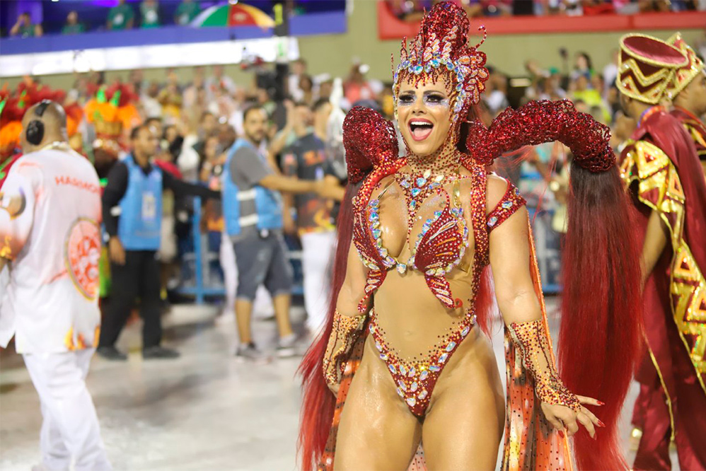 Viviane Araújo desfila no Salgueiro e encanta! Veja as fotos!