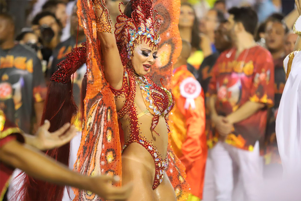 Viviane Araújo desfila no Salgueiro e encanta! Veja as fotos!