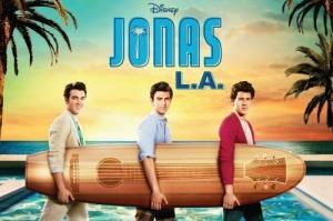 Os irmãos Jonas como protagonistas na série Jonas LA