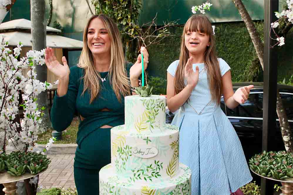 Ticiane Pinheiro reúne mulherada famosa para comemorar aniversário