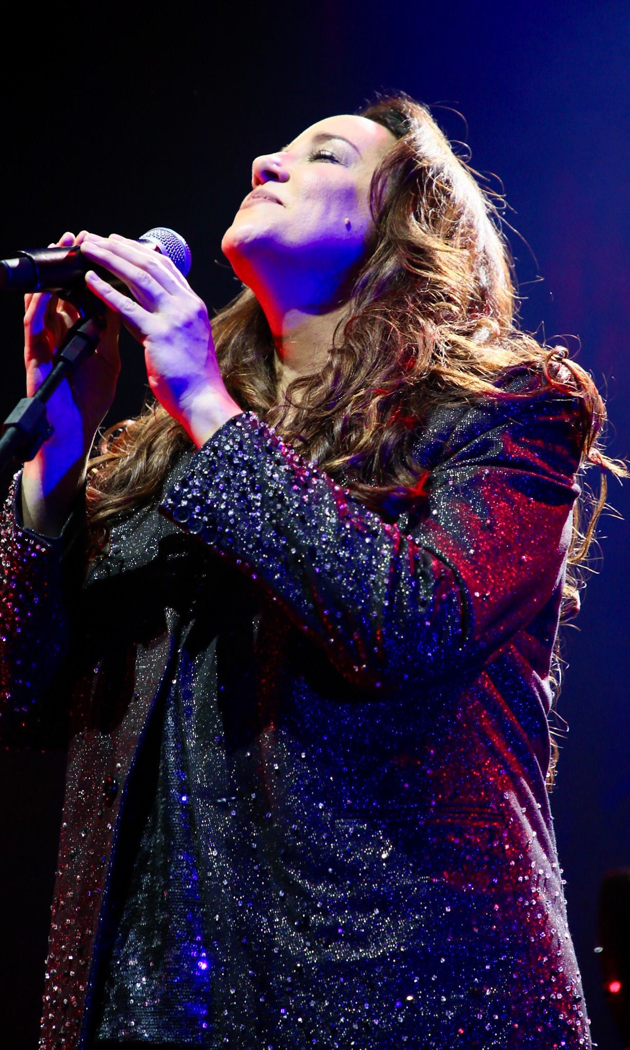 Famosos preenchem a plateia em show