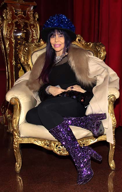 Baby do Brasil chamou a atenção com suas botas roxas e brilhantes