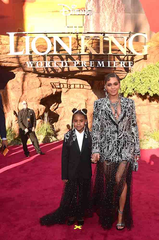 Beyoncé combina look com a filha para première