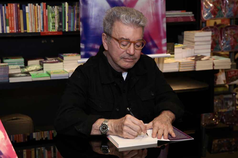 Edney Silvestre lança livro O Último Dia da Inocência