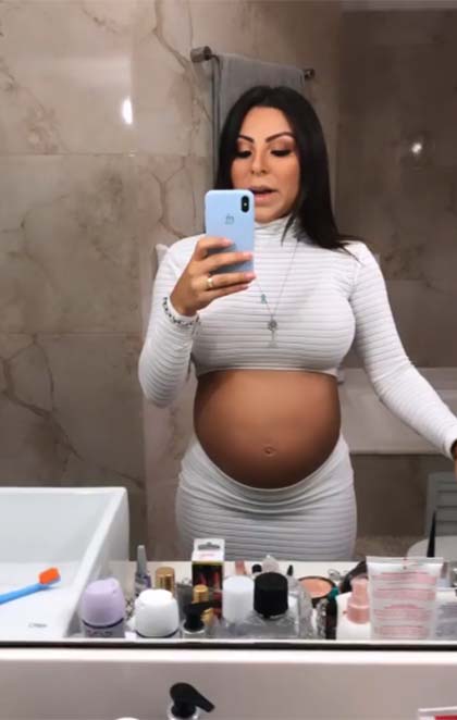 Andressa Ferreira mostrou o barrigão da gravidez