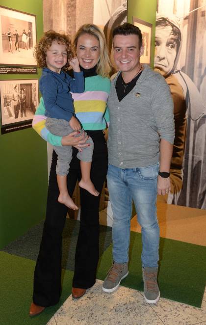 Thaís Pacholek com o filho, Luis Miguel, e o marido, Belutti