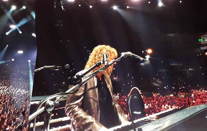 David Bryan nos teclados