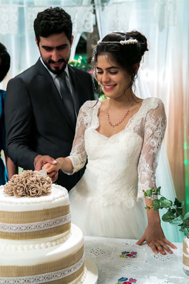 Julia Dalavia e Renato Goés