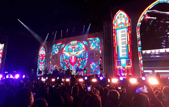 Uma das projeções no palco