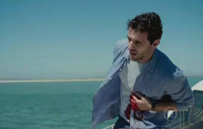 Alex toma um tiro durante viagem no meio do mar