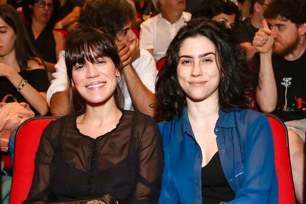 Carla Salle e Olívia Torres se encontraram, ao curtir a sessão especial de O Farol