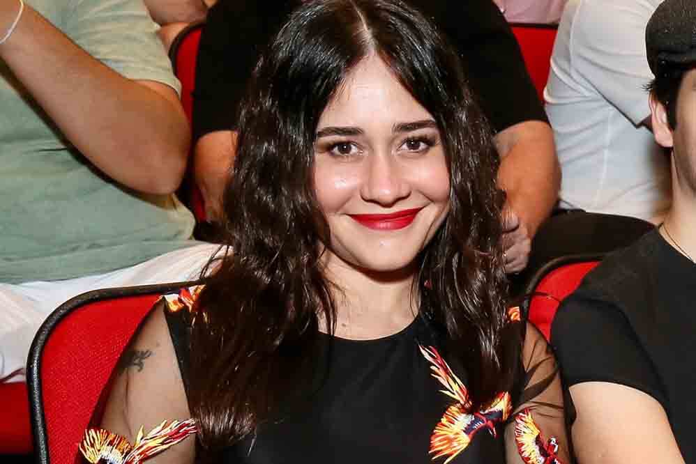 Alessandra Negrini arrasou na maquiagem, na hora de conferir a sessão de O Farol