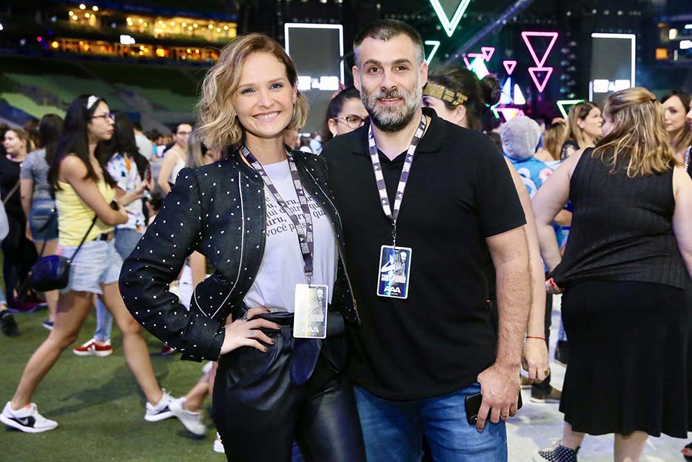 Fernanda Rodrigues com o marido Raoni Carneiro durante o show de Sandy e Junior, no Allianz Parque.