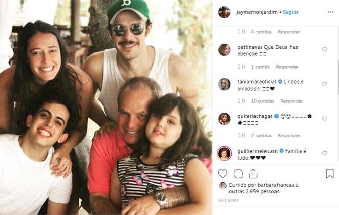 Jayme Monjardim posa com os filhos e Tânia Mara comenta