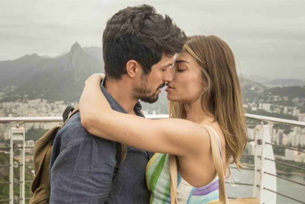 Bom Sucesso: Marcos e Paloma beijam muito no Pão de Açúcar