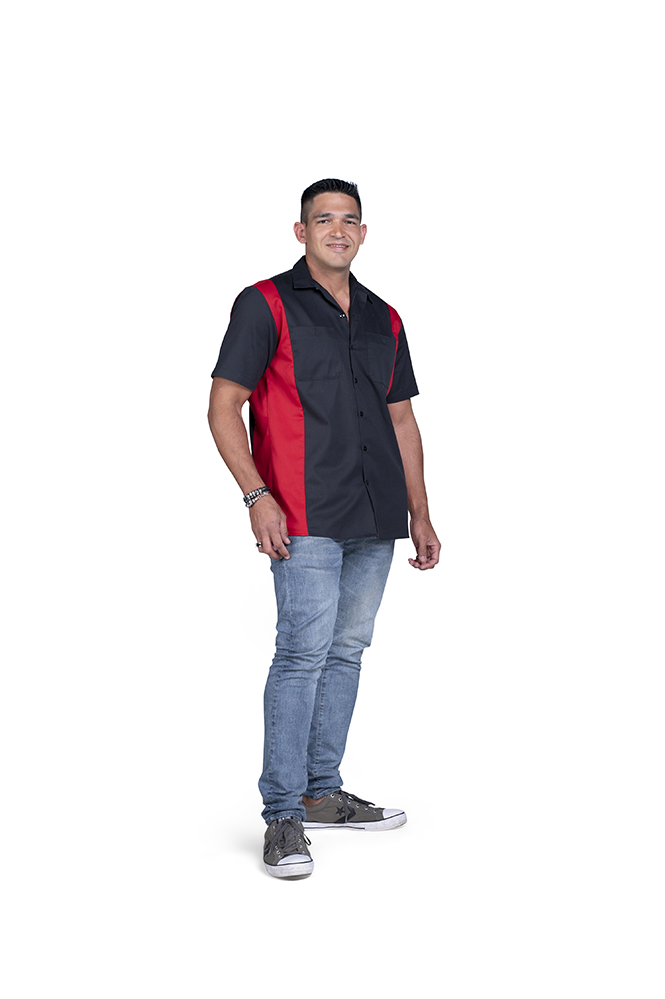 Antes mesmo de entrar na cozinha do MasterChef Brasil, o major da Polícia Militar, e então aspirante a cozinheiro, Thiago, de 36 anos, se preparou muito para ganhar o avental. Assistiu todas as temporadas do programa, estudou o gosto dos jurados e devorou livros de gastronomia. Desde o risoto que preparou no seu embate inicial até o peixe que o eliminou em uma prova de reprodução, seu foco sempre foi ganhar o troféu. Teve alguns obstáculos no caminho e, o pior deles, foi quando quebrou a perna e teve que usar muletas durante a competição. Mas sua determinação o fez seguir em frente e alcançou o quarto lugar da quinta temporada. Fez curso com grandes chefs, estagiou em cozinhas profissionais , além dos diversos eventos que prepara desde então. Thiago continua trabalhando como major, porém hoje a cozinha ocupa grande parte da sua rotina. Não se vê mais como um cozinheiro amador, mas sabe que tem um longo caminho pela frente em sua carreira como profissional. Volta para a cozinha do MasterChef - A Revanche mais preparado que a primeira vez e promete surpreender os jurados com seu repertório gastronômico