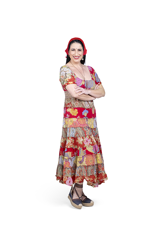 A professora de dança do ventre Vanessa, de 49 anos, hoje comanda a cozinha da própria risoteria em Balneário Piçarras (SC) ao lado dos filhos. Nascida em Vitória (ES), radicou-se em Santa Catarina, onde formou família e raízes. Na competição, encontrou forças para tomar as rédeas do próprio destino e entregou-se ao sonho de ter um restaurante. Durante a terceira temporada do MasterChef Brasil, chamou atenção pelo seu tempero especial e sabor marcante de suas comidas. Protagonizou com a chef Paola um dos momentos mais emocionantes do programa ao cobrir a jurada com um lenço estampado com a bandeira do Brasil. Curiosa por natureza, viajou por 40 países e hoje aplica todas essas influências na sua cozinha. Usa e abusa de especiarias e temperos e acredita que esse seja seu grande trunfo dentro da competição. Cozinheira de mão cheia, Vanessa defende a cozinha mágica feita com amor e quer voltar para o MasterChef - A Revanche para honrar tudo que a competição lhe proporcionou