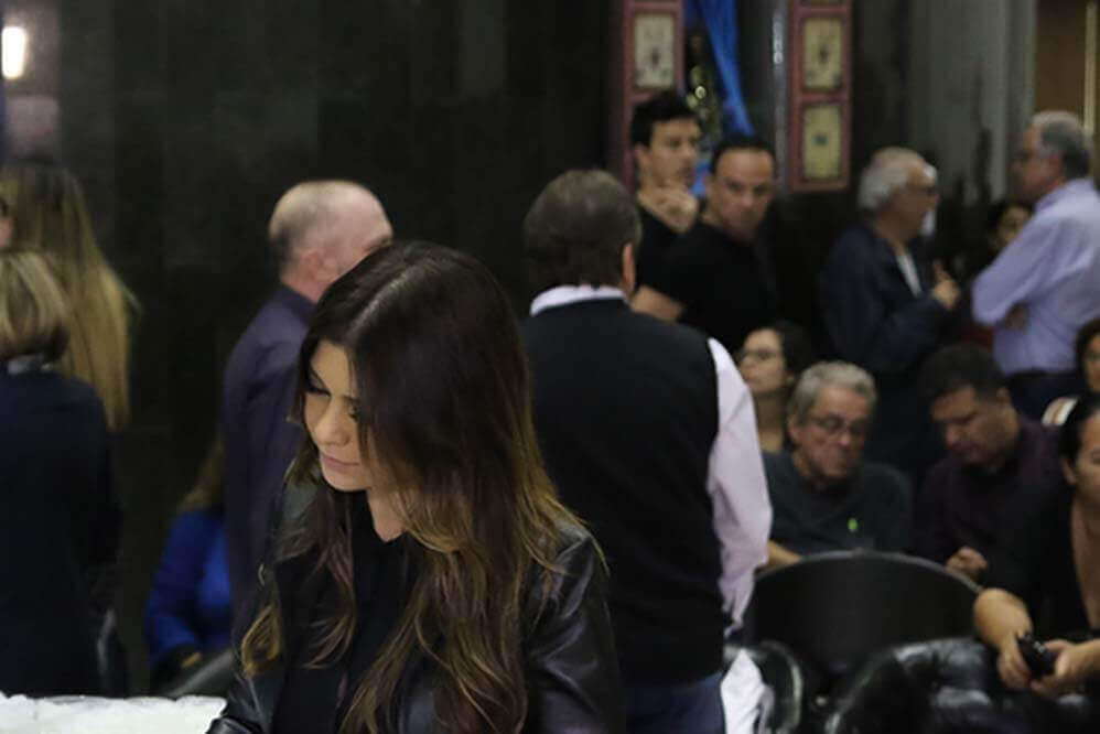Amanda Françozo se despediu de Gugu Liberato, na Assembleia Legislativa de São Paulo