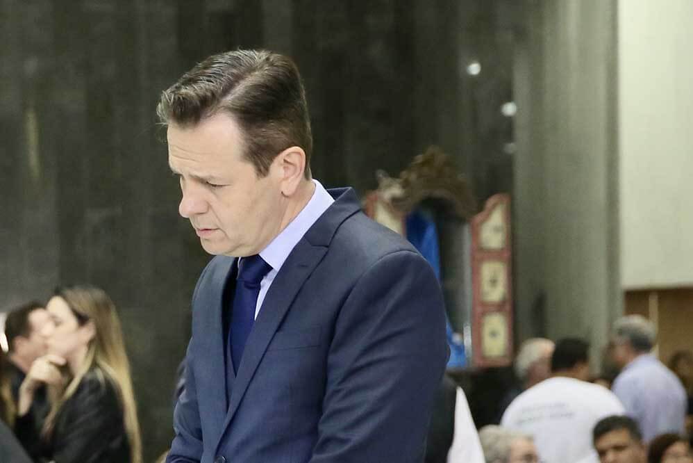 Celso Zucatelli também marcou presença no velório do renomado apresentador