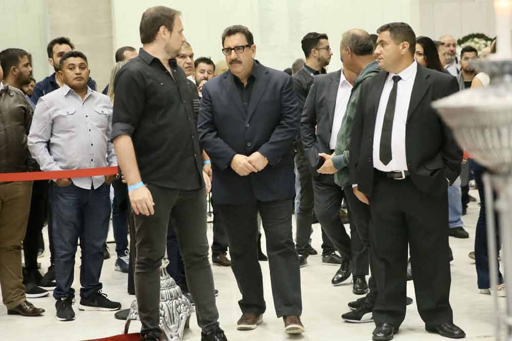 Ratinho chega ao velório de Gugu