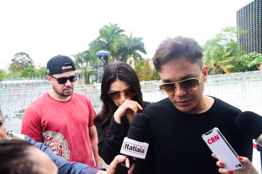 Leandro, Bruno e Natália Guimarães foram se despedir do apresentador