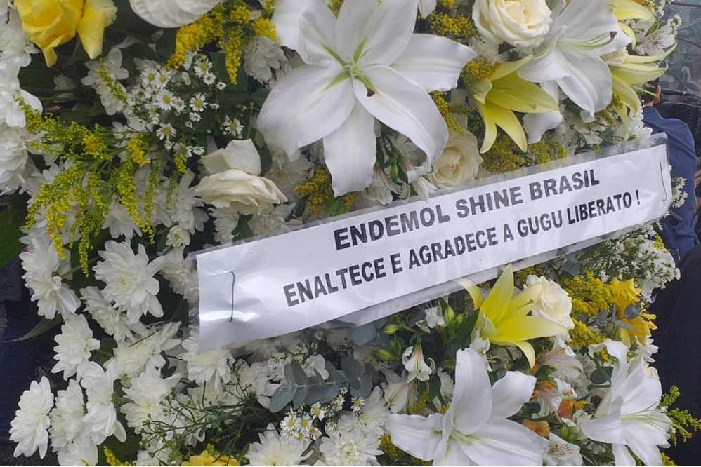 A empresa Endemol enviou coroa de flores