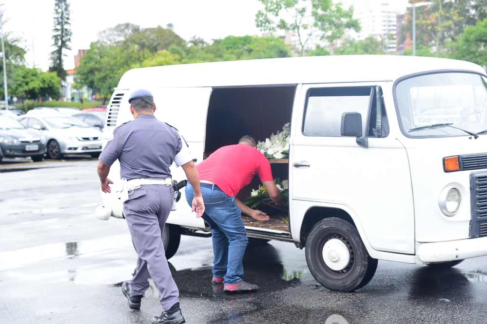 Coroas de flores forem entregues