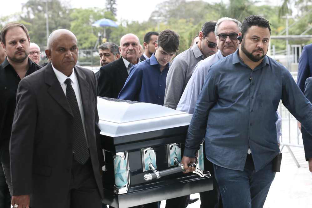 Velório de Gugu Liberato reúne famosos e anônimos
