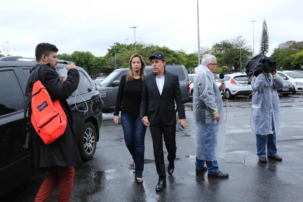 Grande amigo de Gugu, Tom Cavalcante esteve no velório