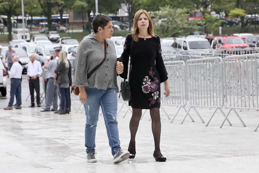 Rose Miriam foi amparada pela assessora de Gugu, Esther Rocha